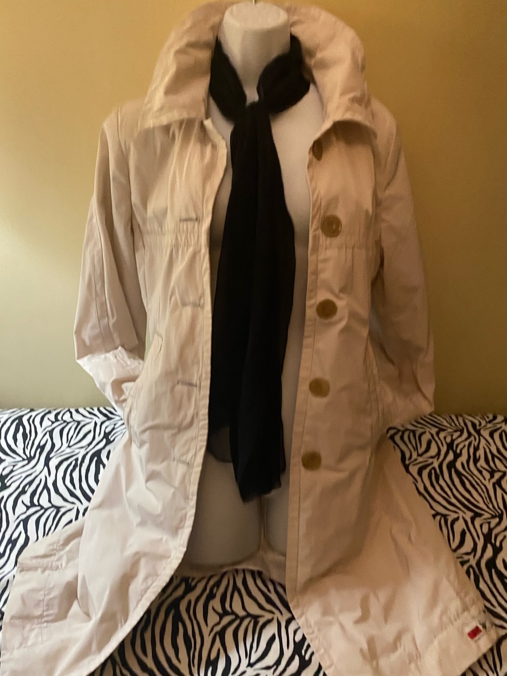 Stylish Spring Trench Coat - Picture 4 of 6